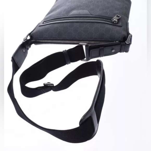 Gucci Black Gg Supreme Unisex Messenger Bag - Picture 1 of 10